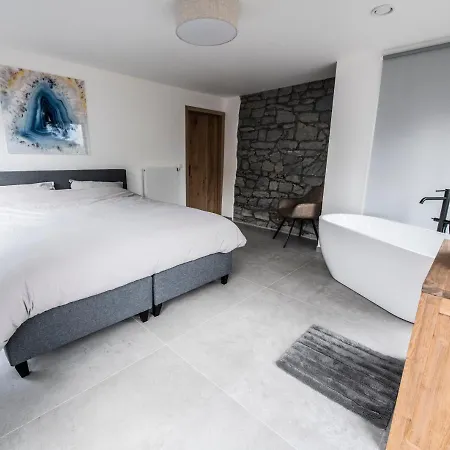 La Cachette Dans Le Verger