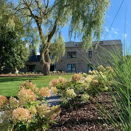 La Cachette Dans Le Verger