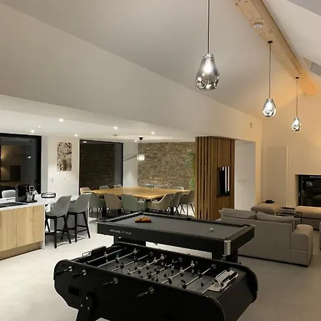 La Cachette Dans Le Verger *