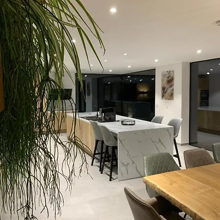 La Cachette Dans Le Verger *