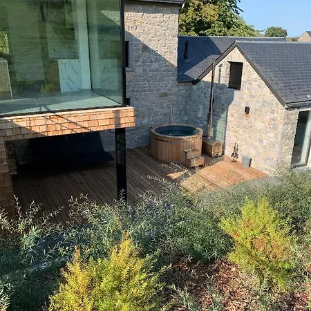 La Cachette Dans Le Verger *