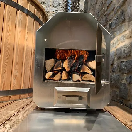 La Cachette Dans Le Verger