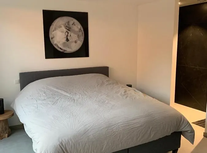 La Cachette Dans Le Verger