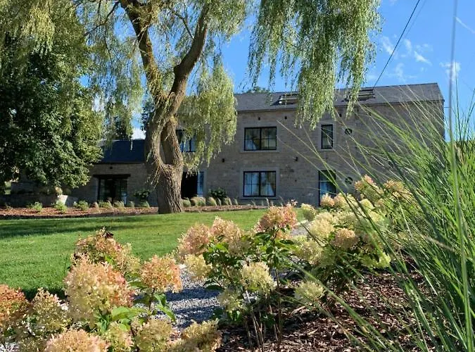 La Cachette Dans Le Verger